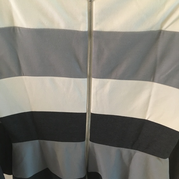 Size 6 Melonie T Striped Bell Sleeve Dress - Picture 5 of 5